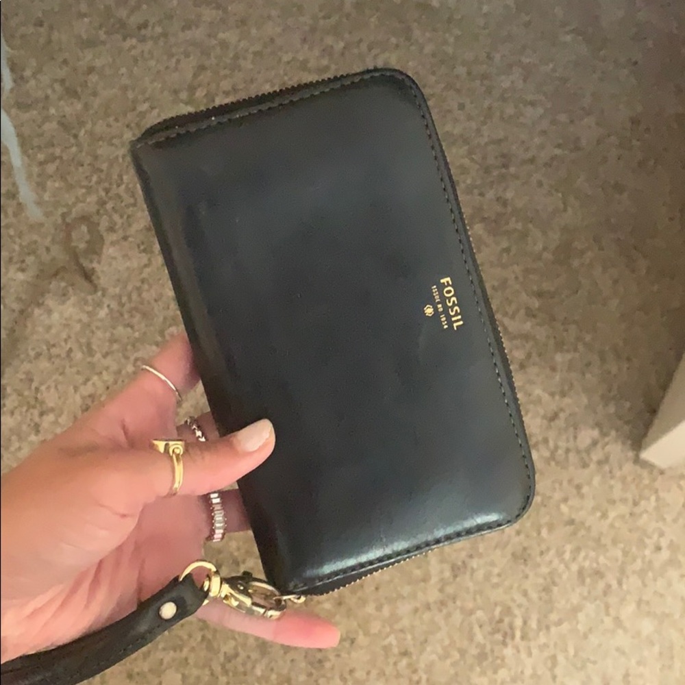 Fossil wristlet wallet